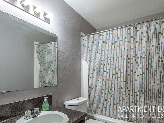 5th image of 3036 S Broadway St #4079