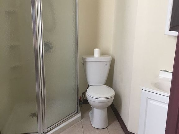 3rd image of 1514 W Erie Ave #2