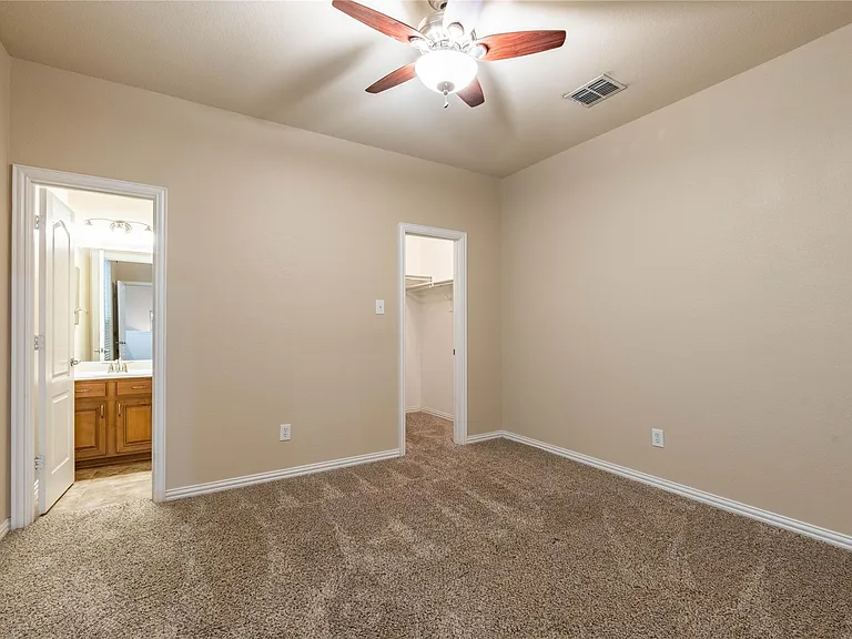 8704 Iron Horse Dr — Photo 9