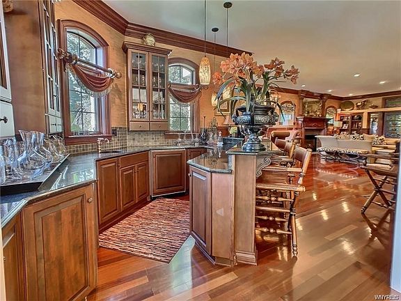 3rd image of 68 Forestglen Dr