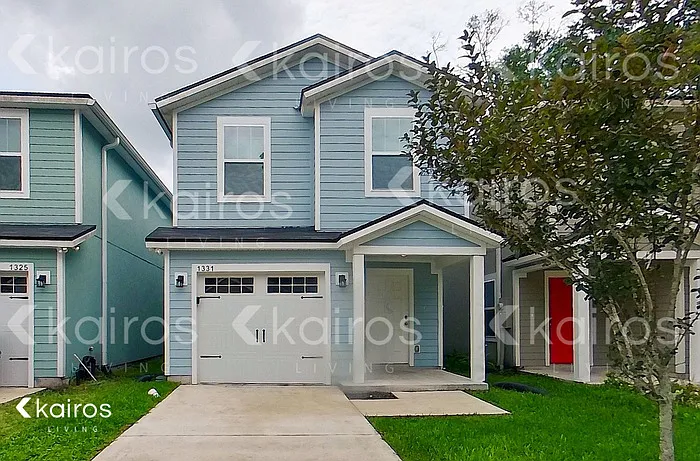 1331 Mull St