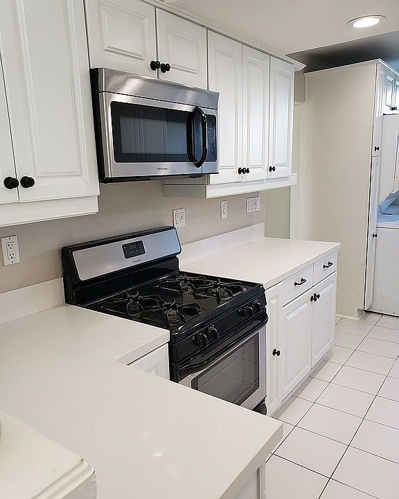 Hardwood Drawers & Stainless