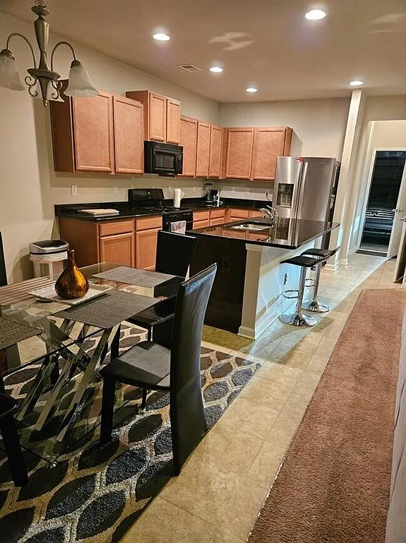 3 bed, 2.5 bath, 2004 sqft, $2,500 — Photo 4