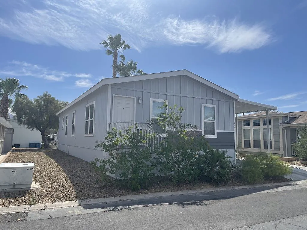 3 bed, 2.0 bath, 1152 sqft, $1,299 — Photo 1
