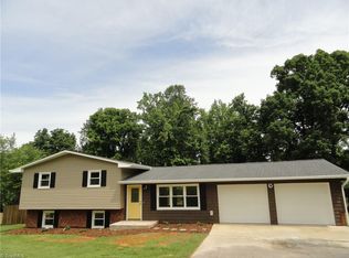 125 North Dr, Thomasville, NC 27360
