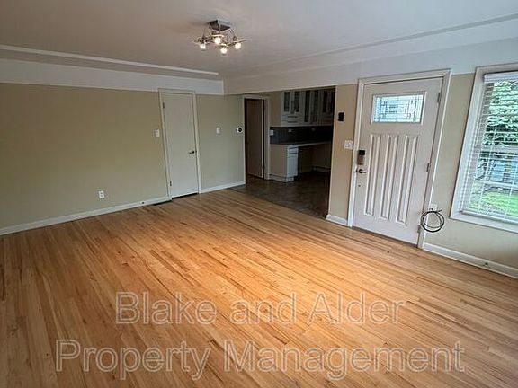 3rd image of 5226 SE Clinton St