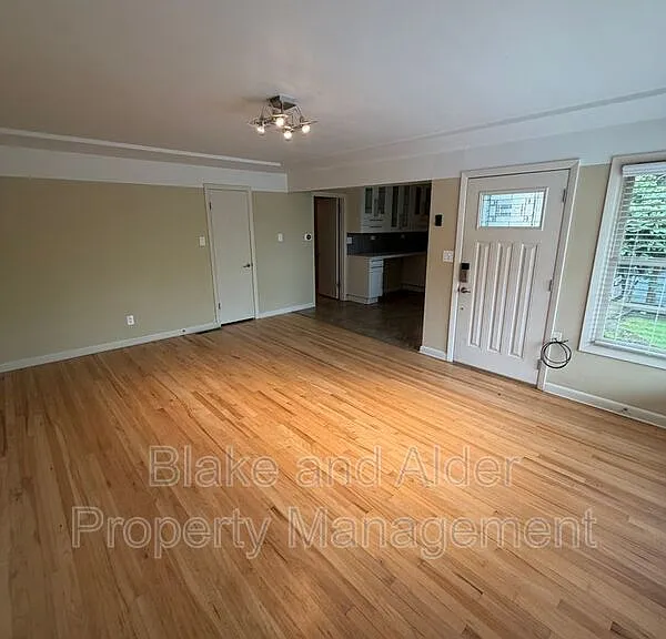 5226 SE Clinton St — Photo 3