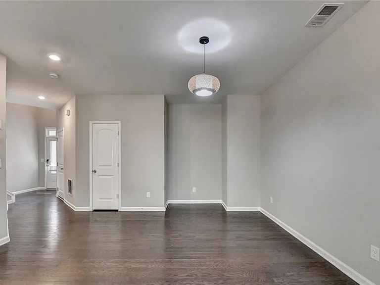 7245 Heritage Oak Ct — Photo 15