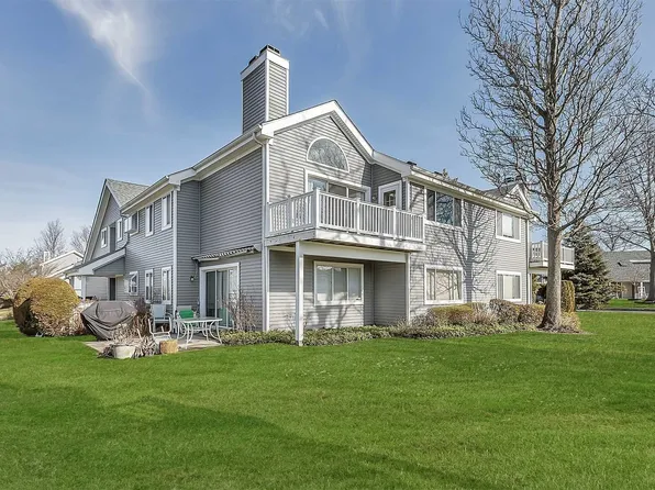 364 Seabreeze Ct, Moriches, NY 11955