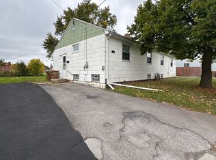 12 Sandstone Dr, Buffalo, NY 14225