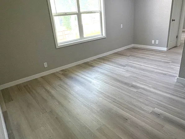 1606 Oakland Rd NE #12, Cedar Rapids, IA 52402