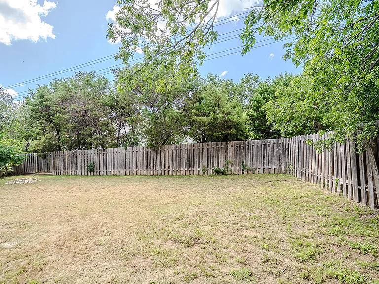 517 Cutty Trl #B — Photo 14