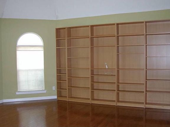3rd image of 242 Turnbridge Cir