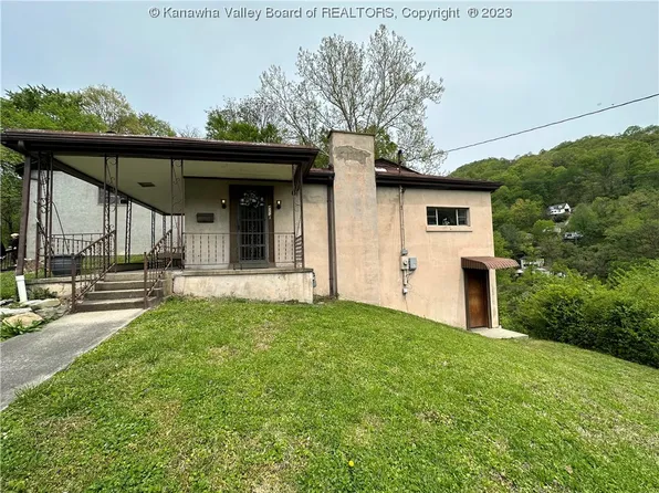 421 1/2 Chestnut St, Logan, WV 25601
