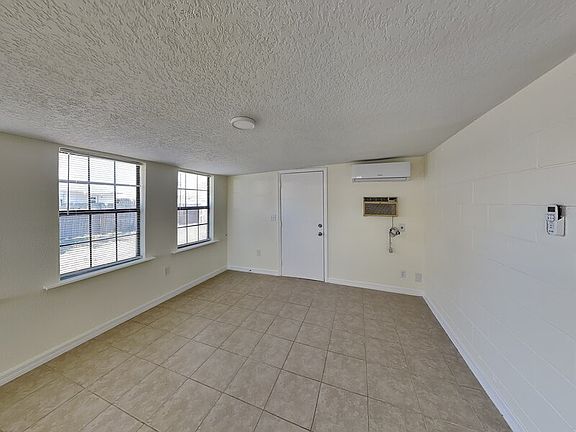 5th image of 465 Oak Dr