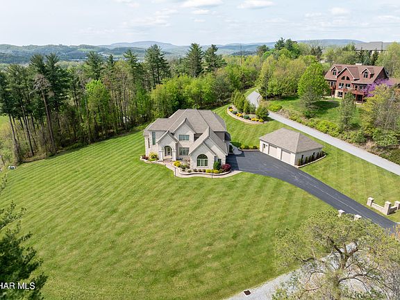 3rd image of 219 Scenic Pine Dr