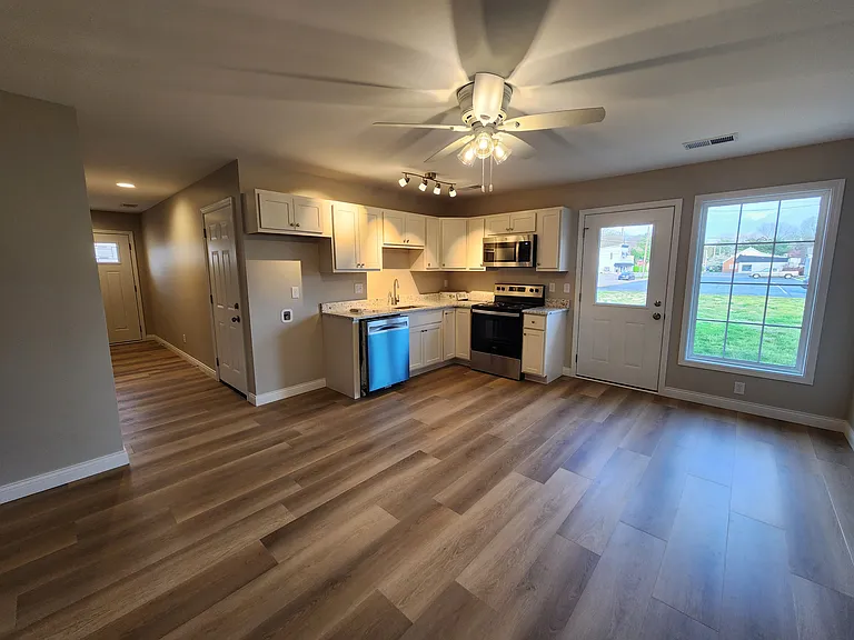 525 W Jennings St #B — Photo 4