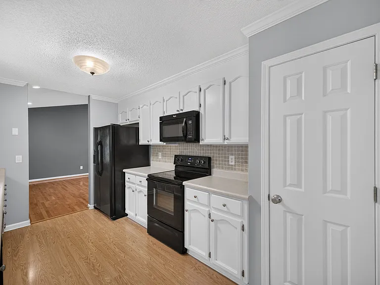 11 Julius Cir — Photo 19