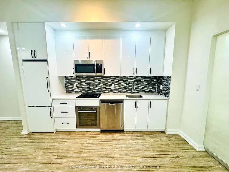 460 Adelaide St E #103 — Photo 4