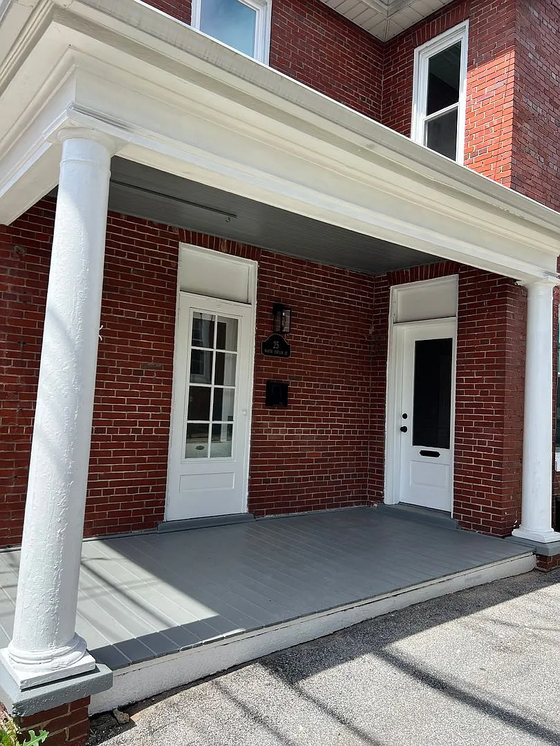 Fully Renovated 4 Bedroom, 2.5 Bath Home-Move In Ready — Photo 2