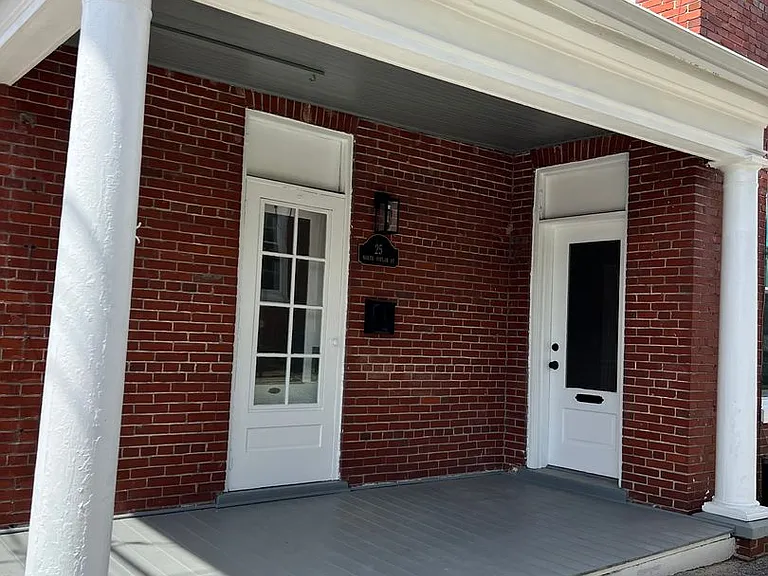 25 N Poplar St — Photo 2