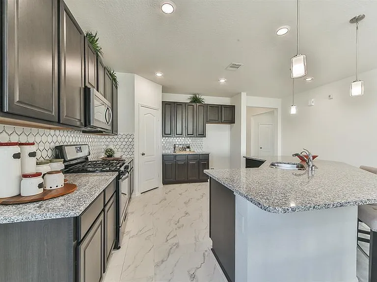 25206 Farmdale Ln — Photo 8