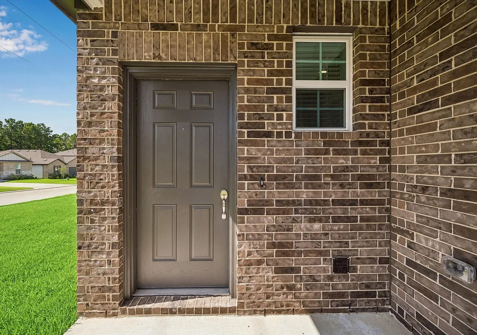 Brand-New 3-Bed Willis Home on Corner Lot with Covered Patio — Photo 3