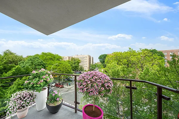 Sold by Compass | media 16