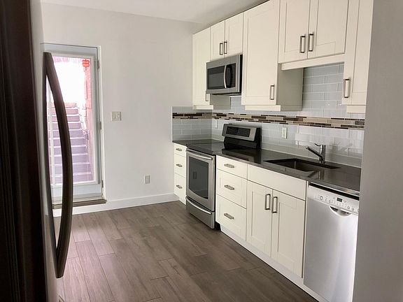 Full size appliances.