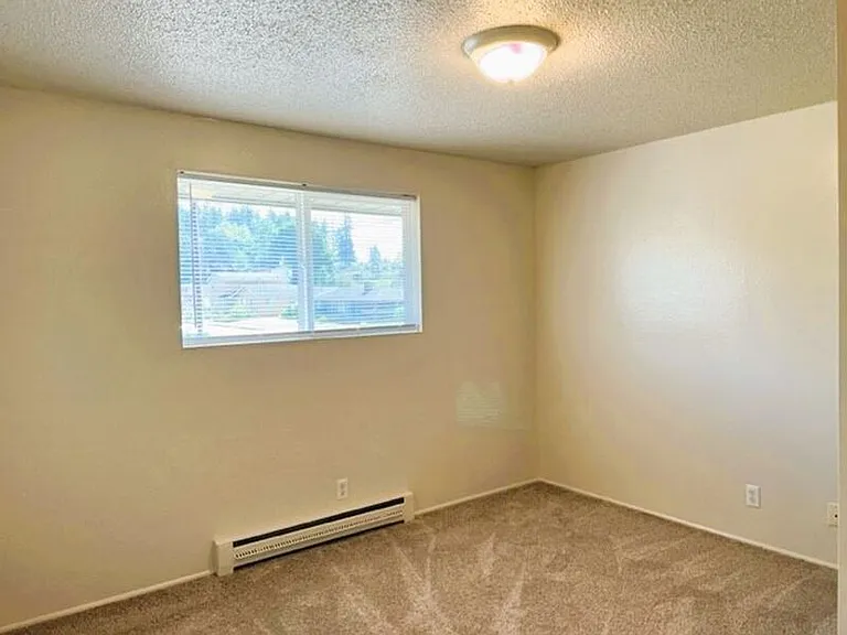 703 Broadway St #4 — Photo 14