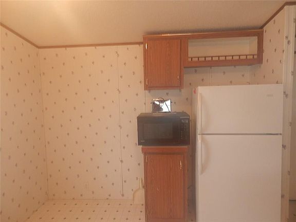 4th image of 106 Bush Ave