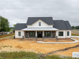 144 Naylor School Rd, Roseboro, NC 28382