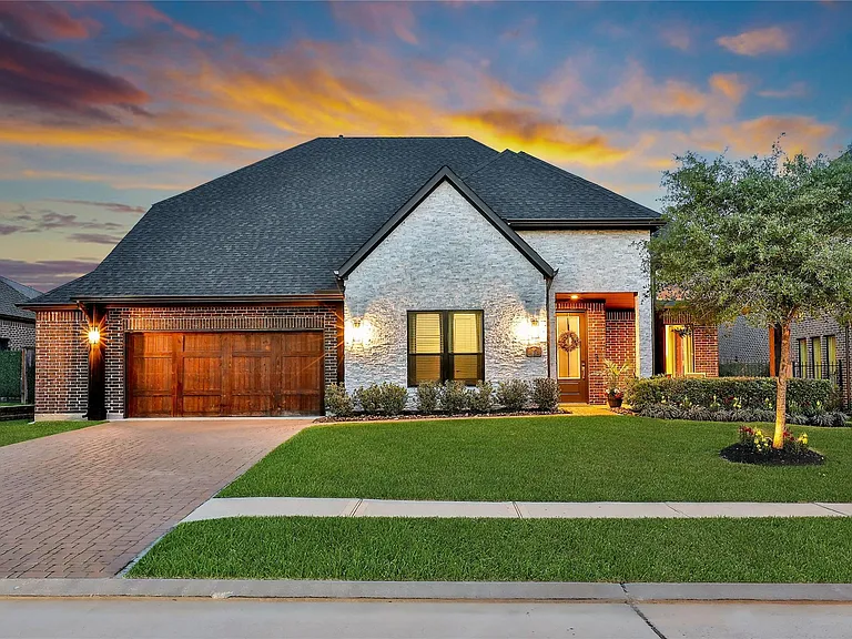 1015 Oak Briar Ln — Photo 2
