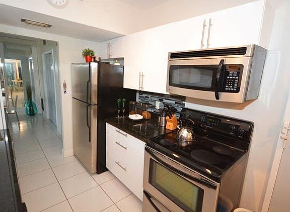 4th image of 4400 Hillcrest Dr APT 508