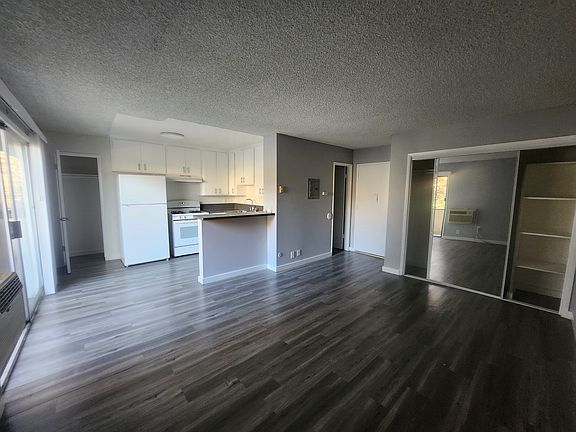 4th image of 121-123 S Catalina St #215