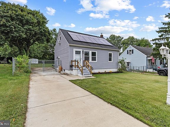 3rd image of 2209 Gaylawn Dr