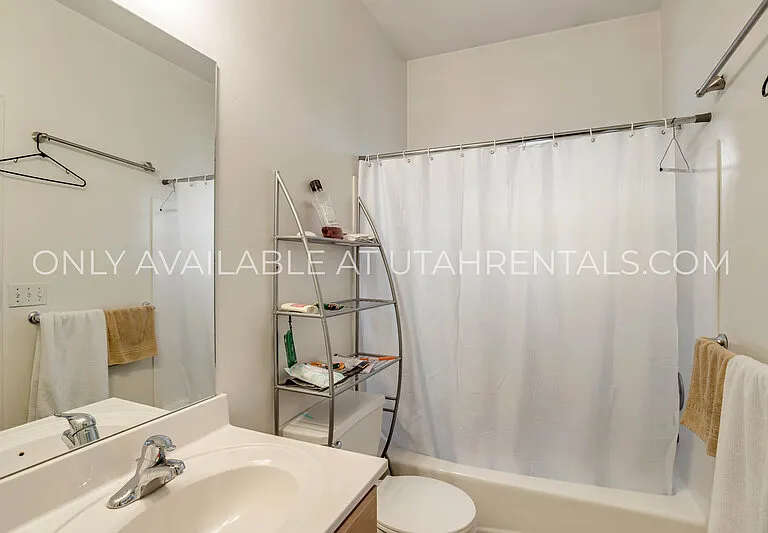 392 N Seven Peaks Blvd #323 — Photo 12