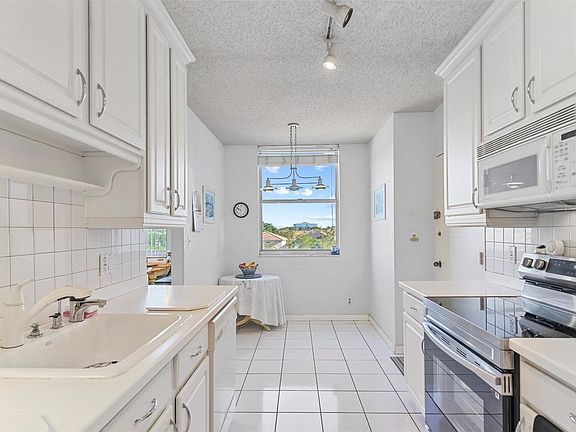 5th image of 4350 Hillcrest Drive #419