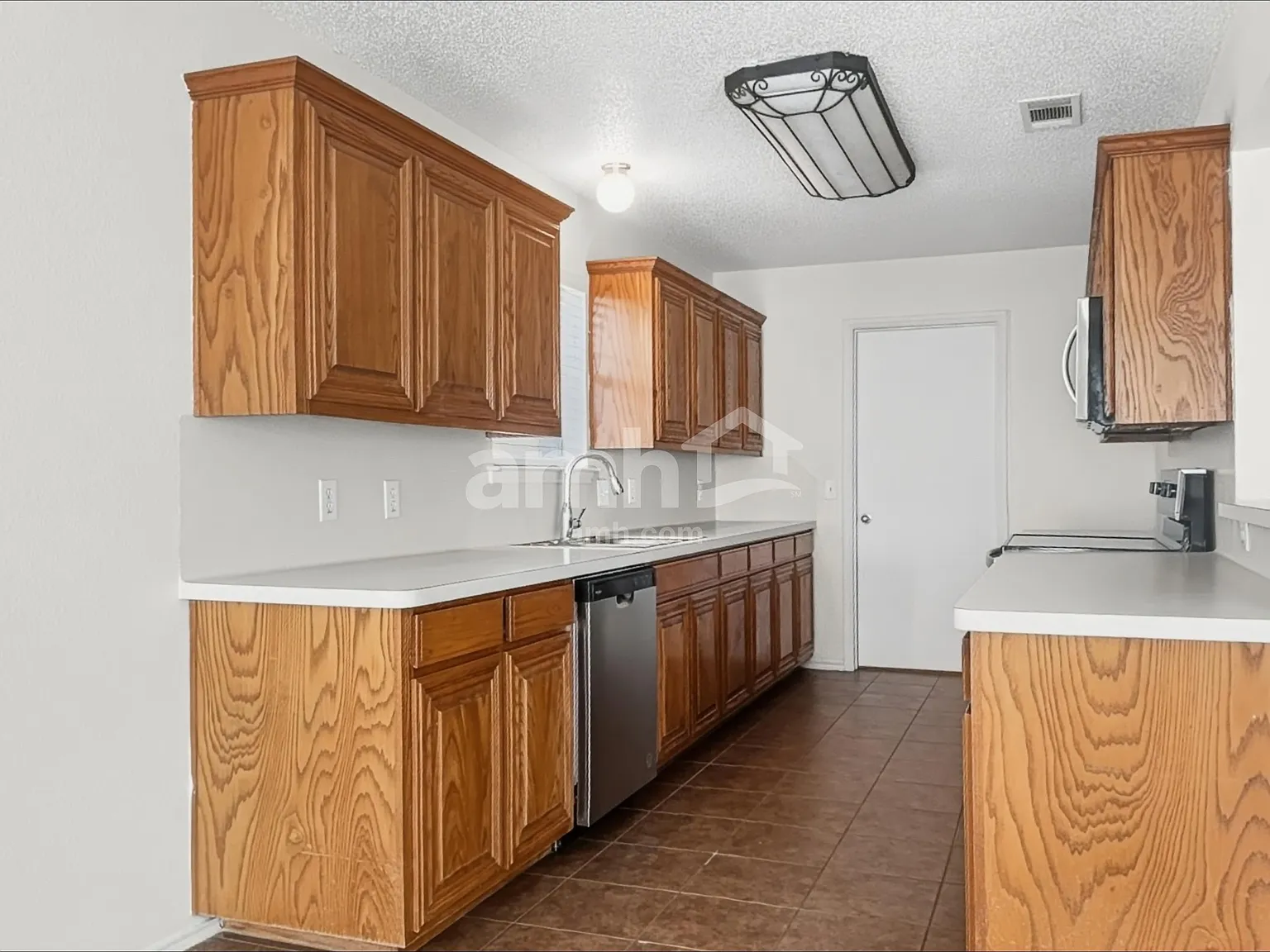 3 bed, 2.0 bath, 1711 sqft, $1,920 — Photo 4