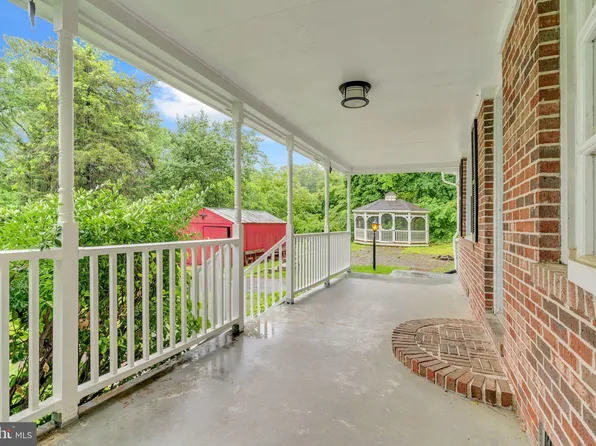 29823 Hillview Dr, Mechanicsville, MD 20659