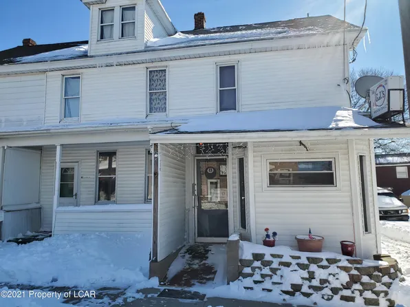 8 E Market St, Tresckow, PA 18254