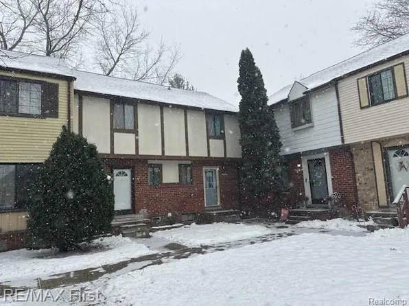 8524 Hickory Dr, Sterling Heights, MI 48312