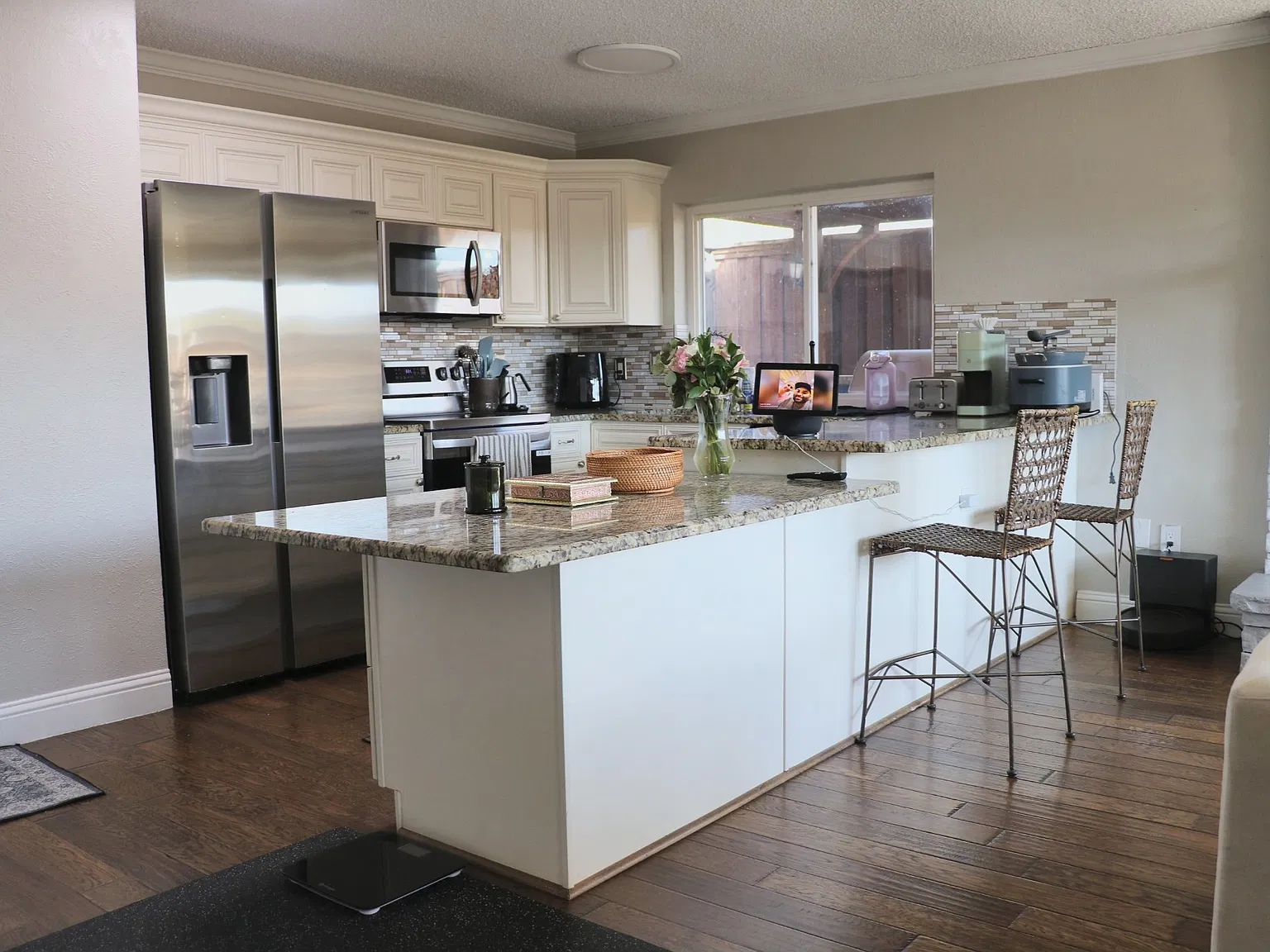 3 bed, 1905 sqft, $2,950 — Photo 4
