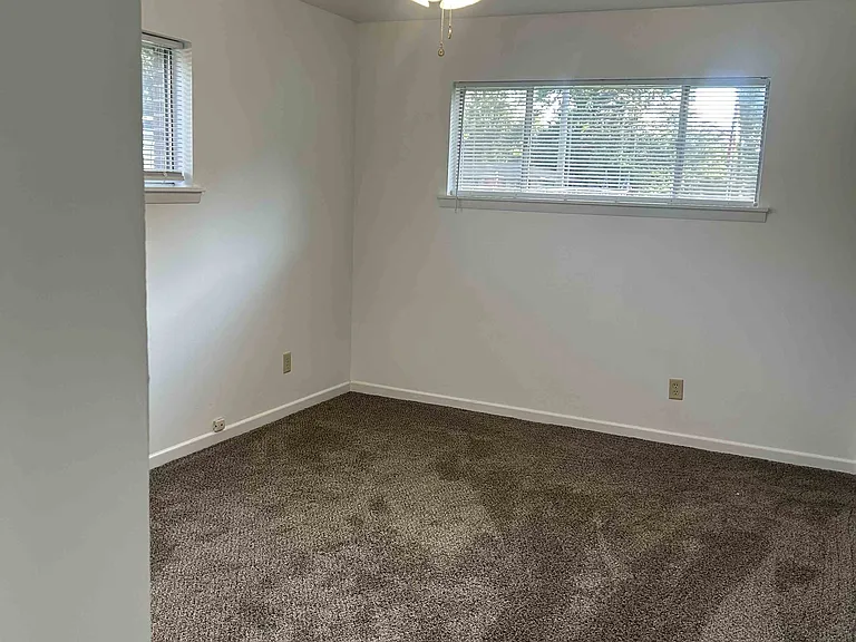 2513 Redbud St — Photo 10