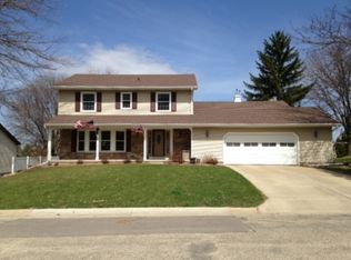 1404 E Lincoln St, Mount Horeb, WI 53572