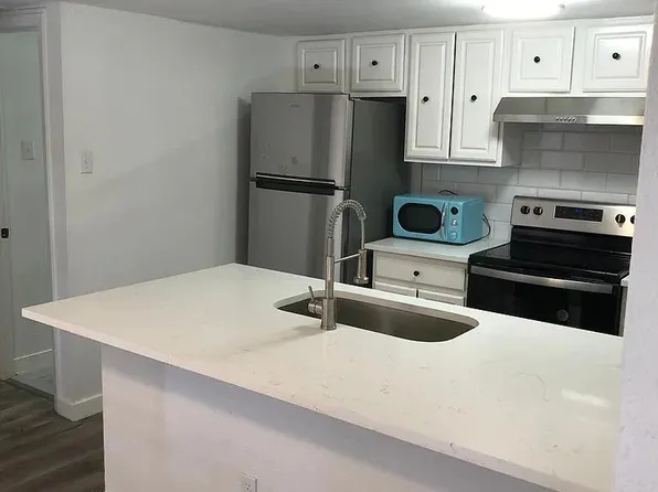 2124 Burton Dr APT 160, Austin, TX 78741