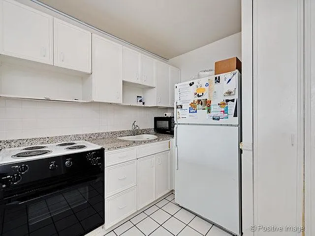 1355 N Sandburg Ter #2307 — Photo 2