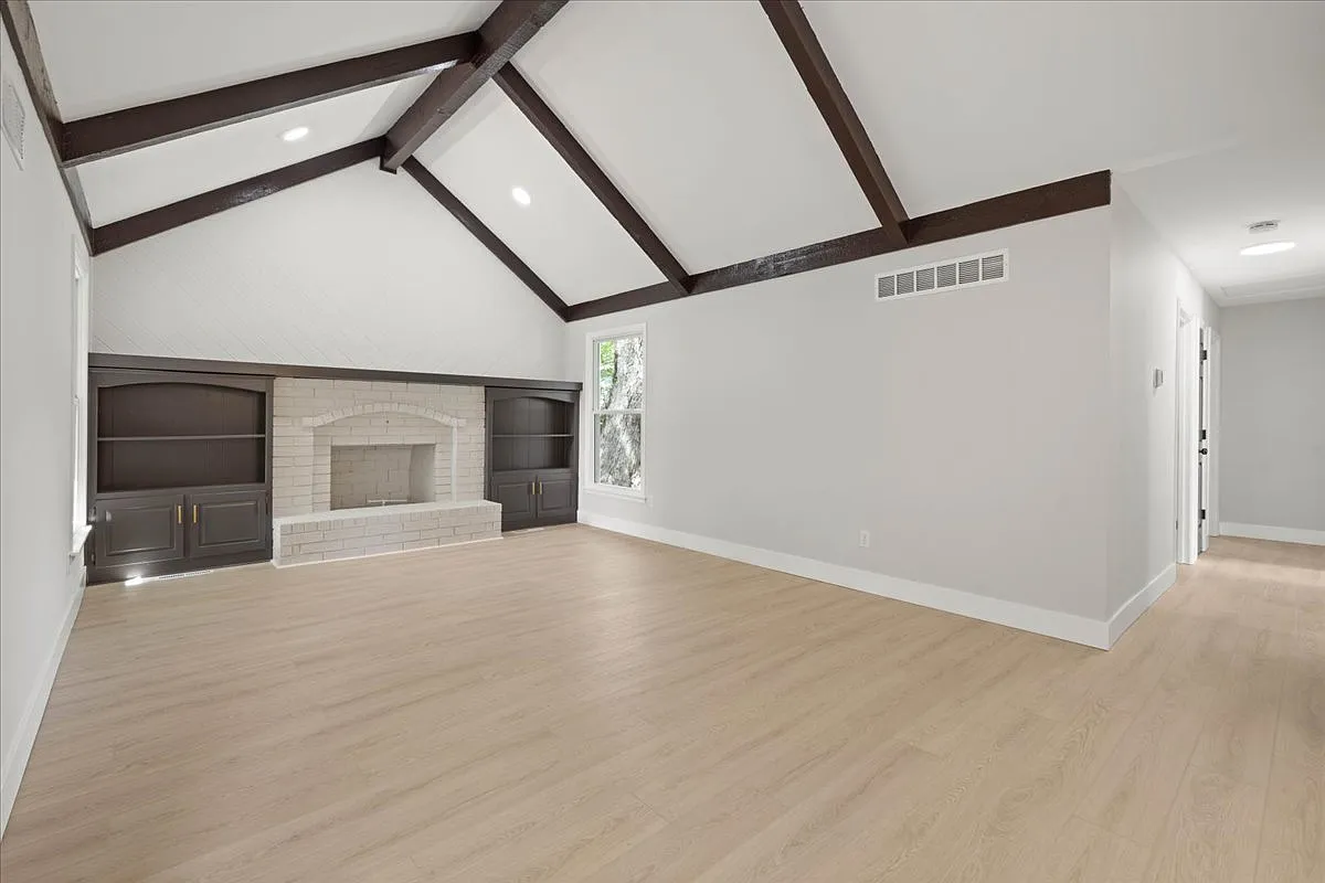 3 bed, 2.5 bath, 2526 sqft, $2,799 — Photo 3