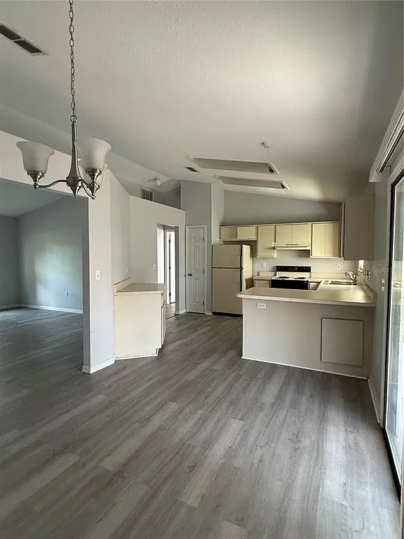 3 bed, 2.0 bath, 1580 sqft, $1,800 — Photo 2
