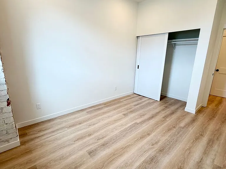 1223 W Nickerson St — Photo 12
